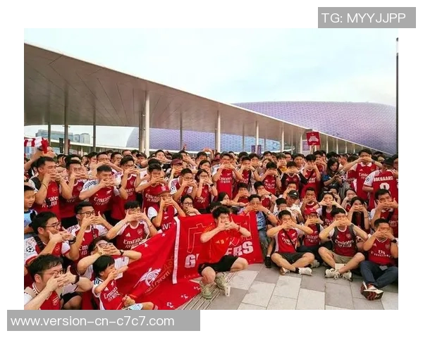 阿森纳足球宝贝展现魅力与激情引领球迷热潮与欢呼